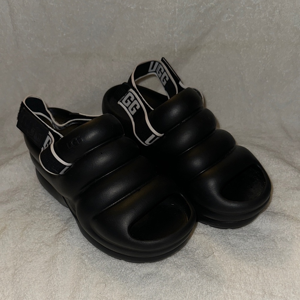 Like New! Ugg Sport Yeah Slide size 9